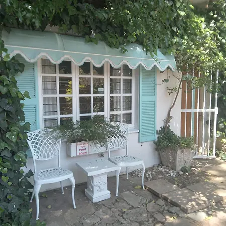 Emerald Guest House Springs-3