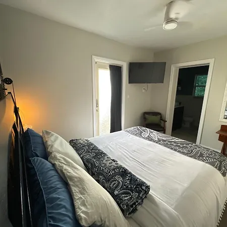 Pura Vida Private Access, Room & Bathroom-3