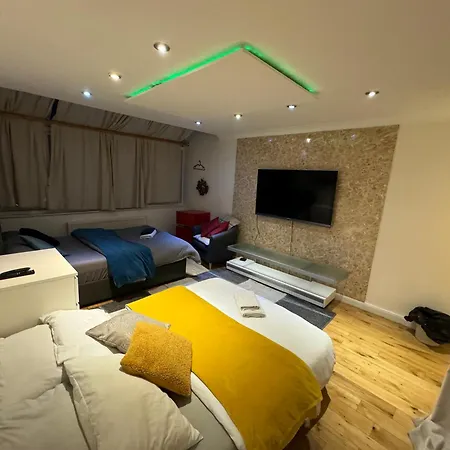 Cozy Rooms Near Central London-3