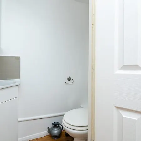 Comfortable New Refurbished Bedroom-2