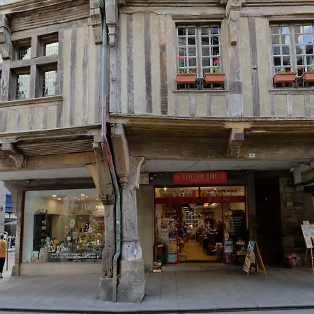 Guest House Saint Yves-3