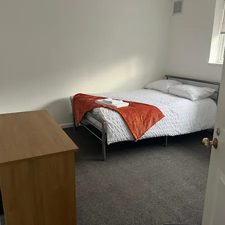 The Coral Guest House 1 Mile From Winchester Market-3