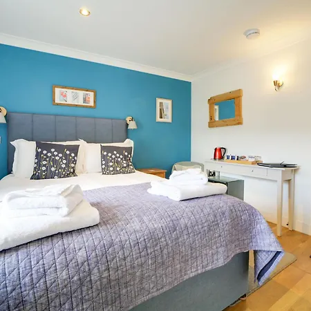 The Artist Loft, Ensuite Guest Rooms, Porthleven-3