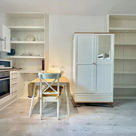 Guesthouse 81-3