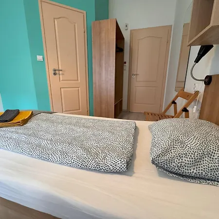 Omega Guesthouse Budapest-3