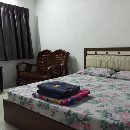 Tony'S Guesthouse At Teluk Bahang-3