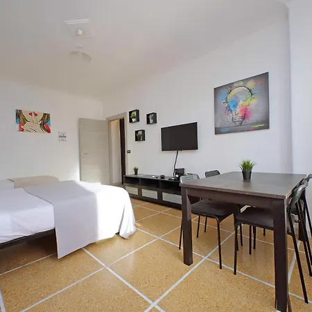 The Colours Rooms Guest House-3