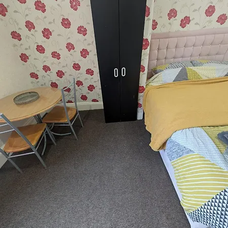 New Kirkstead Guest House Dog Friendly Everyone Welcome-3