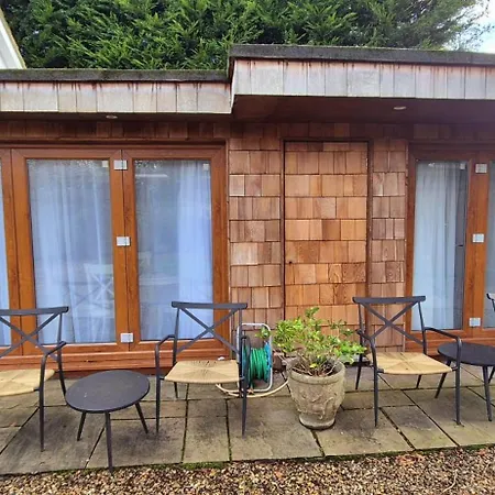 Oak Tree Rooms Ltd-2