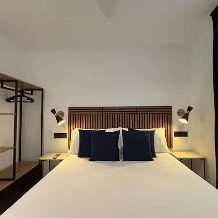 Arenal Rooms Bilbao-3