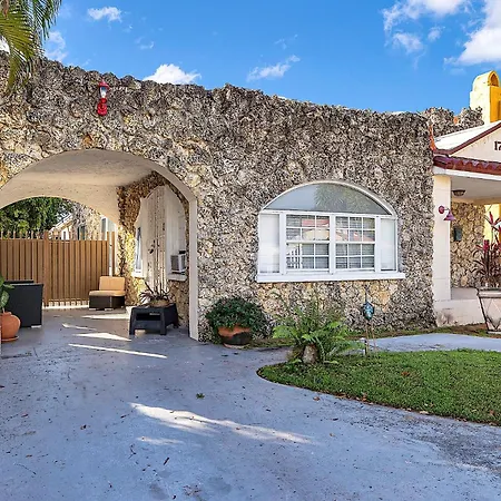 Boho Studio In Little Havana-3