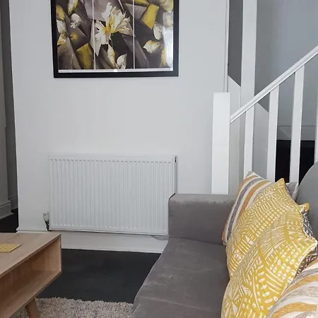Townhouse @ Birches Head Road Stoke-3
