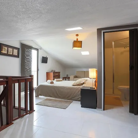 Sandycamps Surf House-2
