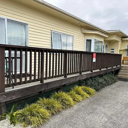 Airport Westney Lodge-2