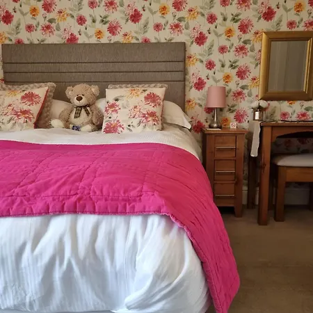 Montfort Cottage Guest House-3
