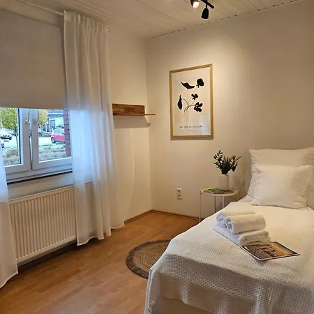 BOARDINGHOUSE PD25 ALTE FEUERWACHE I Unterkunft mit Einzel- und Doppelzimmer I 3min CityHospital I Monteure I Smart TV I Einzelbetten I Küche I Gemeinschaftsraum I Wasch I P-3