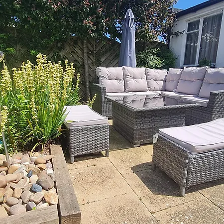 Brookside Guest House & Mini Spa-2