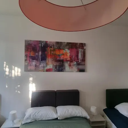 Bam Bam Tiburtina Guesthouse-3