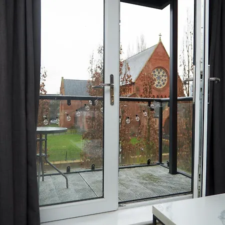 Luxury Ensuite Apartment With Shared Living Room And Kitchen-2