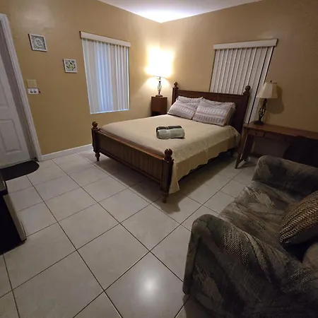 Royal Poinciana Stay-3