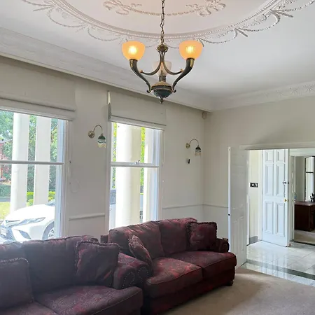 Stunning White House Luxury Retreat In Templestowe-3