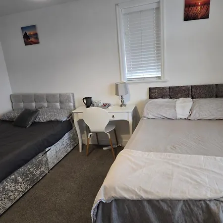 Elsham Gardens Rooms - Shared Facilities-2