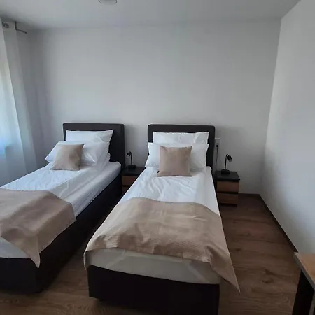 Apartments Seibel Doppel-Zweibettzimmer mit Bad-3