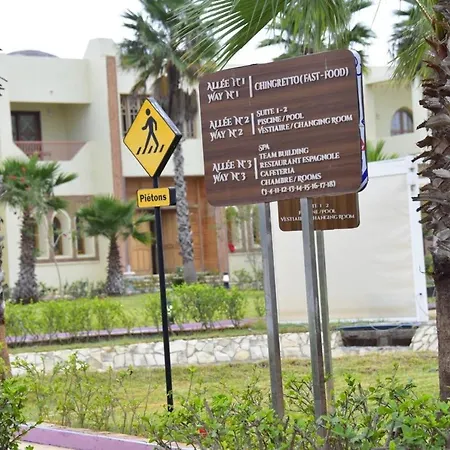 Palm Palace-2