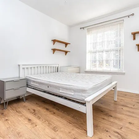 Shared Guest House In Hackney-2