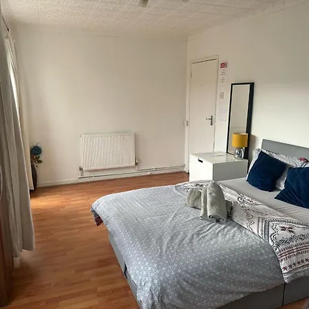London Budget Maisonette-3