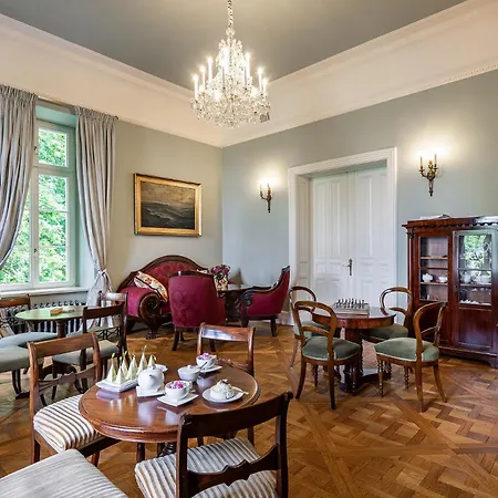 Manowce Palace-3