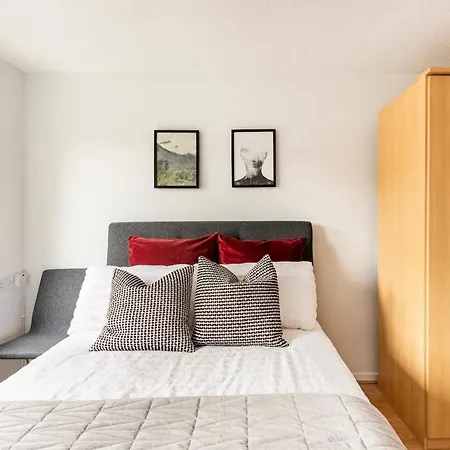 Entire Flat- Walking Distance To Kings Cross-2