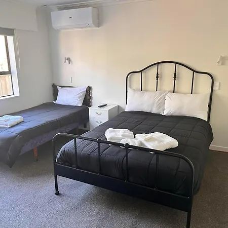 Stagger Inn - Double Room-2