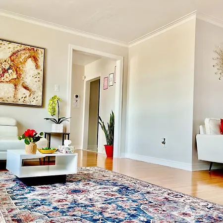 Sunny House - Main Floor, Free Parking, In Toronto-2