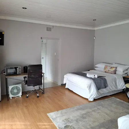 Retro Guesthouse-2