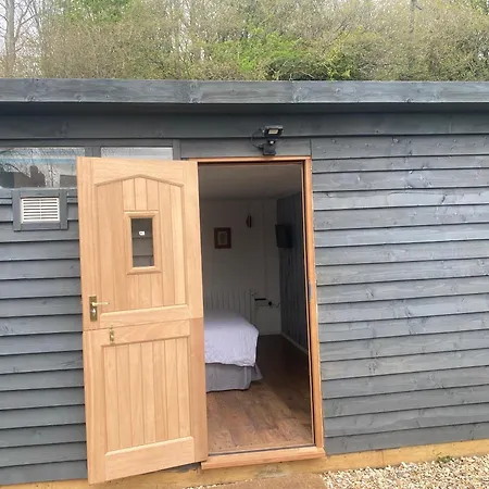 Bridport Garden Suite-2