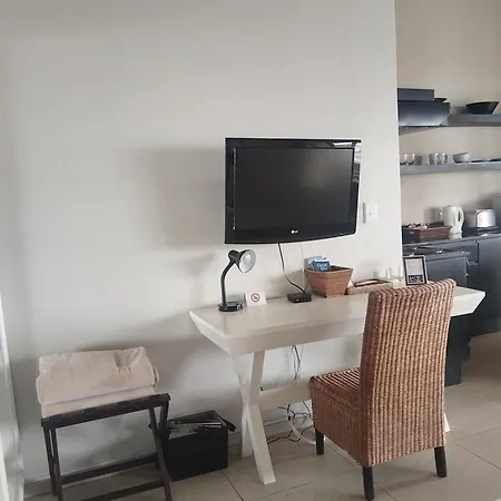 Ana'S Place Apartments-2