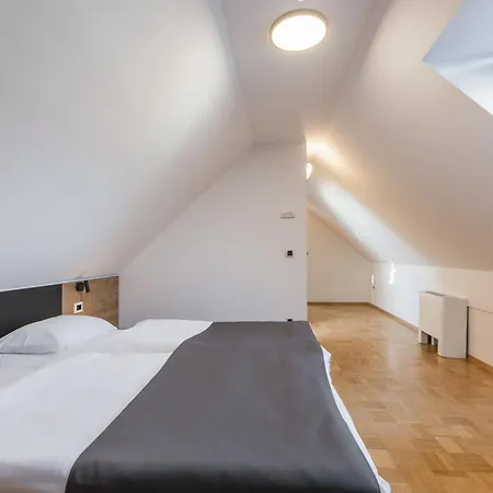 Toeroek Rooms, Bistro & Wellness-2