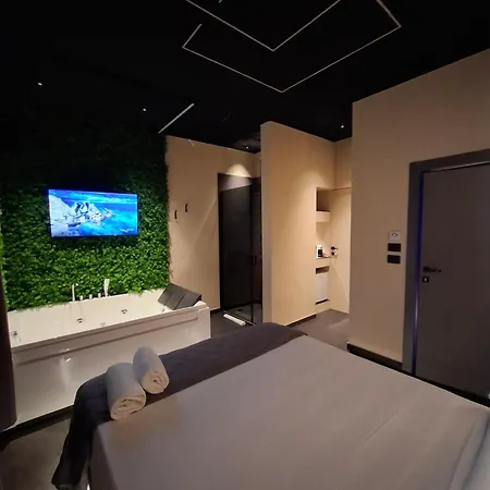 Dark & Light Rooms & Luxury Suites-3