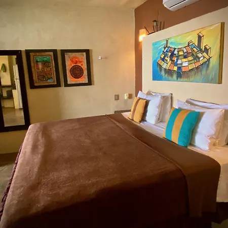 Casablanca Guest House - Adults Only - Starlink Internet!-2