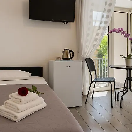 Napoli Vibes Rooms-3