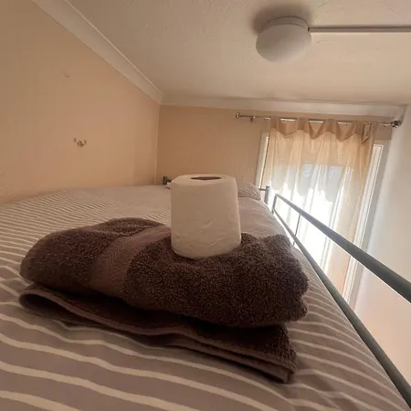 Cosy Rooms In London-3