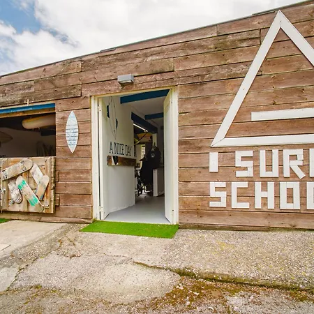 H.A.N.D Surf Hostel-3