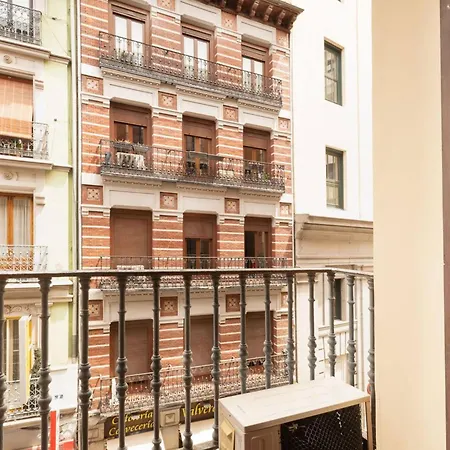 Apartamentos Day Madrid VALVERDE Centro Gran Via Sol Malasaña-3
