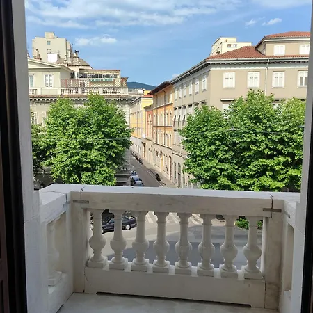 Triestecenter Rooms&Apartments - Colori di Trieste-2