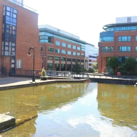Double Room In A Cozy Shared Apartment, Custom House Harbour Apartments-2