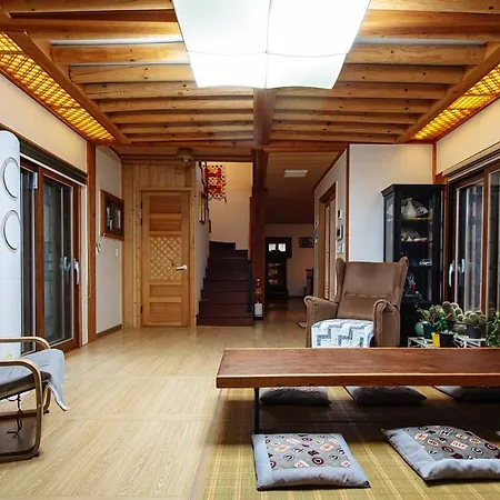 Eunpyeong Hanok Pyeonganchae은평한옥-2