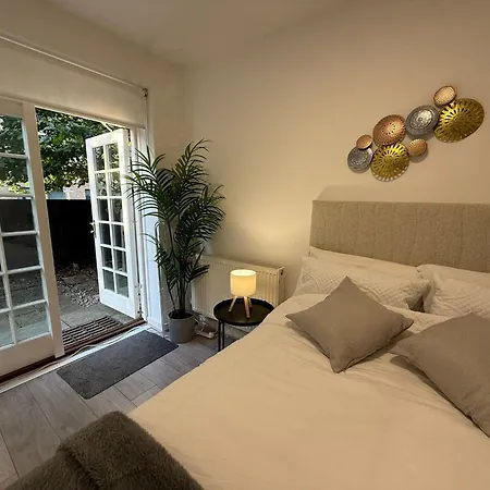 Guest Home In Vauxhall-3