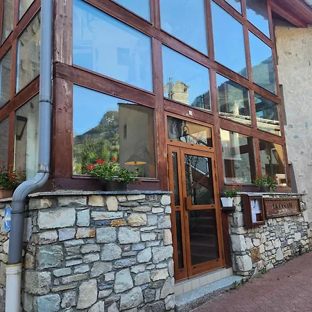 Auberge La Cascade-2