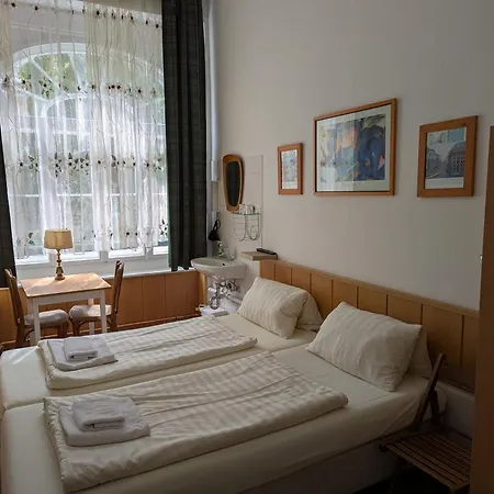 Hotel Pension Waizenegger am Kurfürstendamm-3